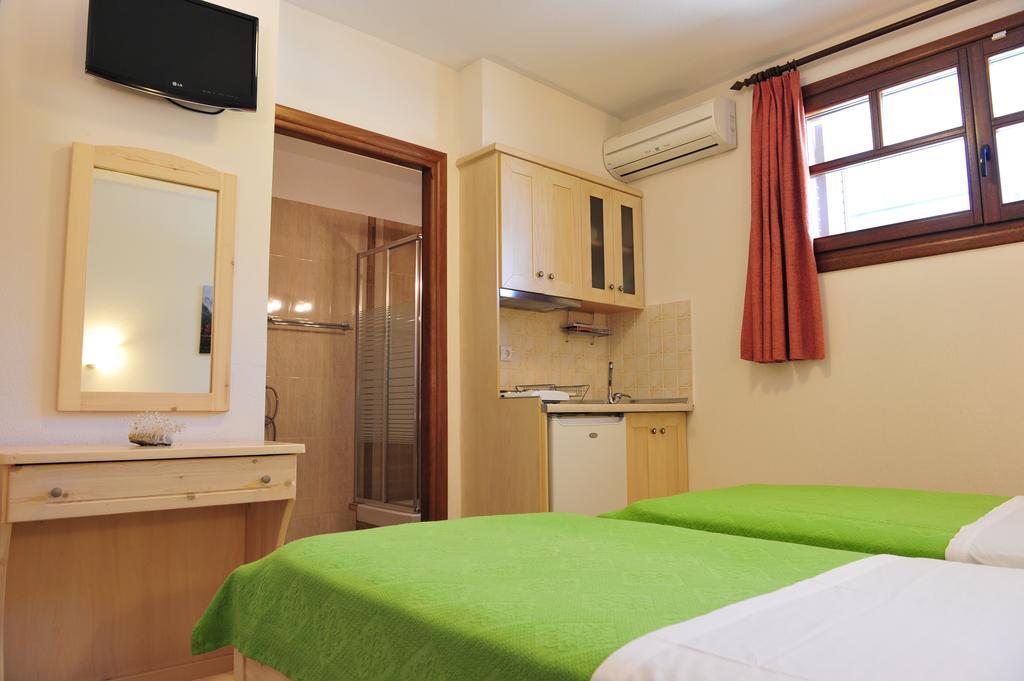 Pansion Evi Apartment Ammouliani Room photo